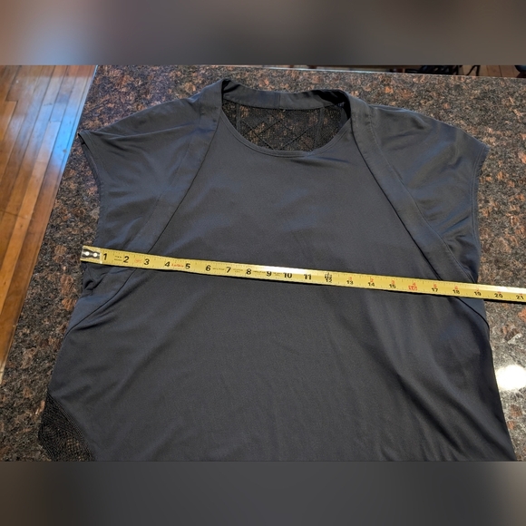 Under Armour Asymmetrical Lace Back Top - Picture 7 of 9